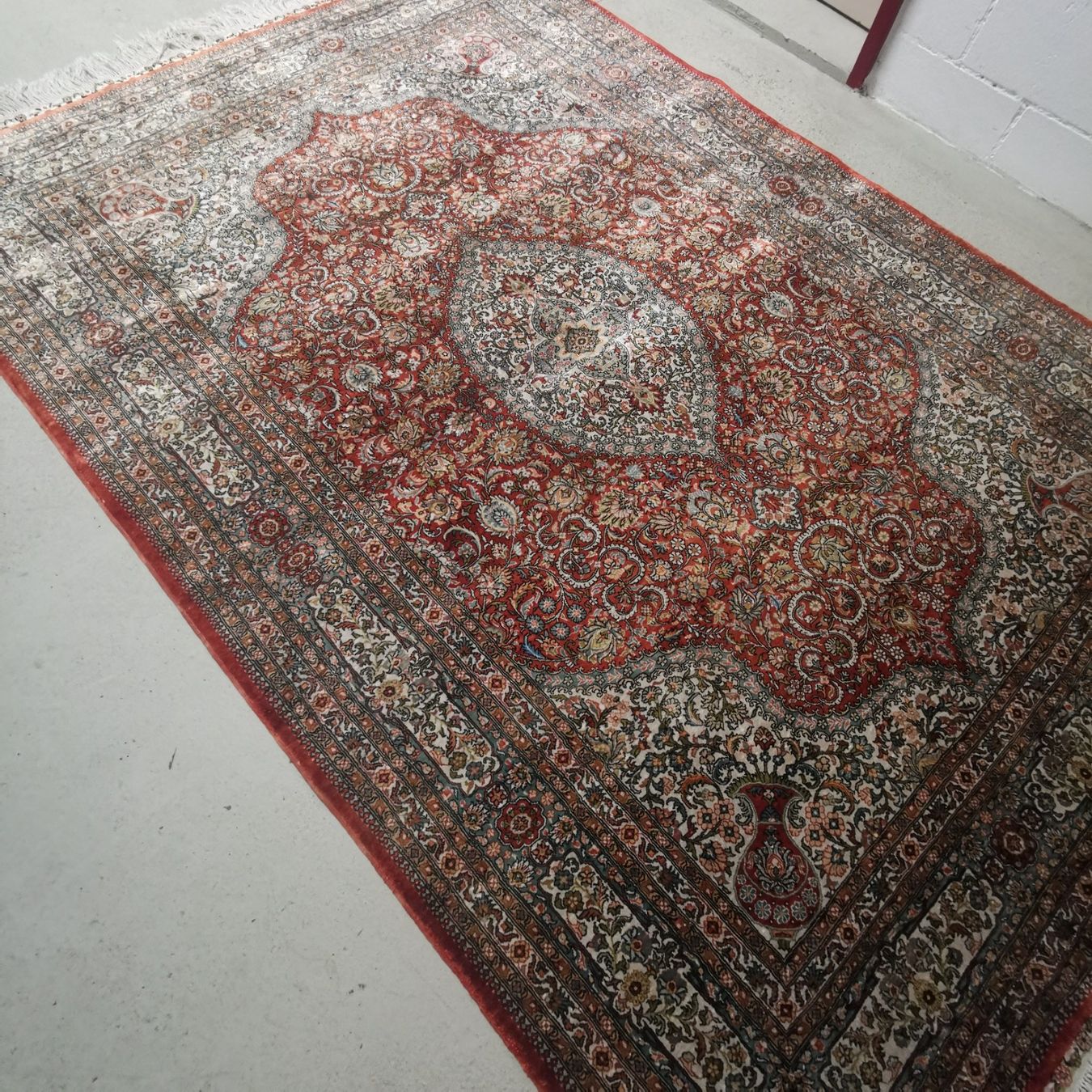 Tappeti: Medallion Seiden Orientteppich – Usato da Dübendorf venduto da Babyl2945 1