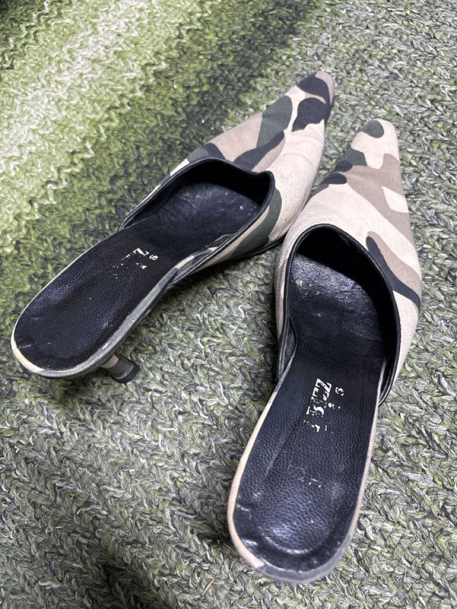 Scarpe da donna: Shoe BIZZ Mules Y2K military – Usato da Bern venduto da LoveVintageY2K 3