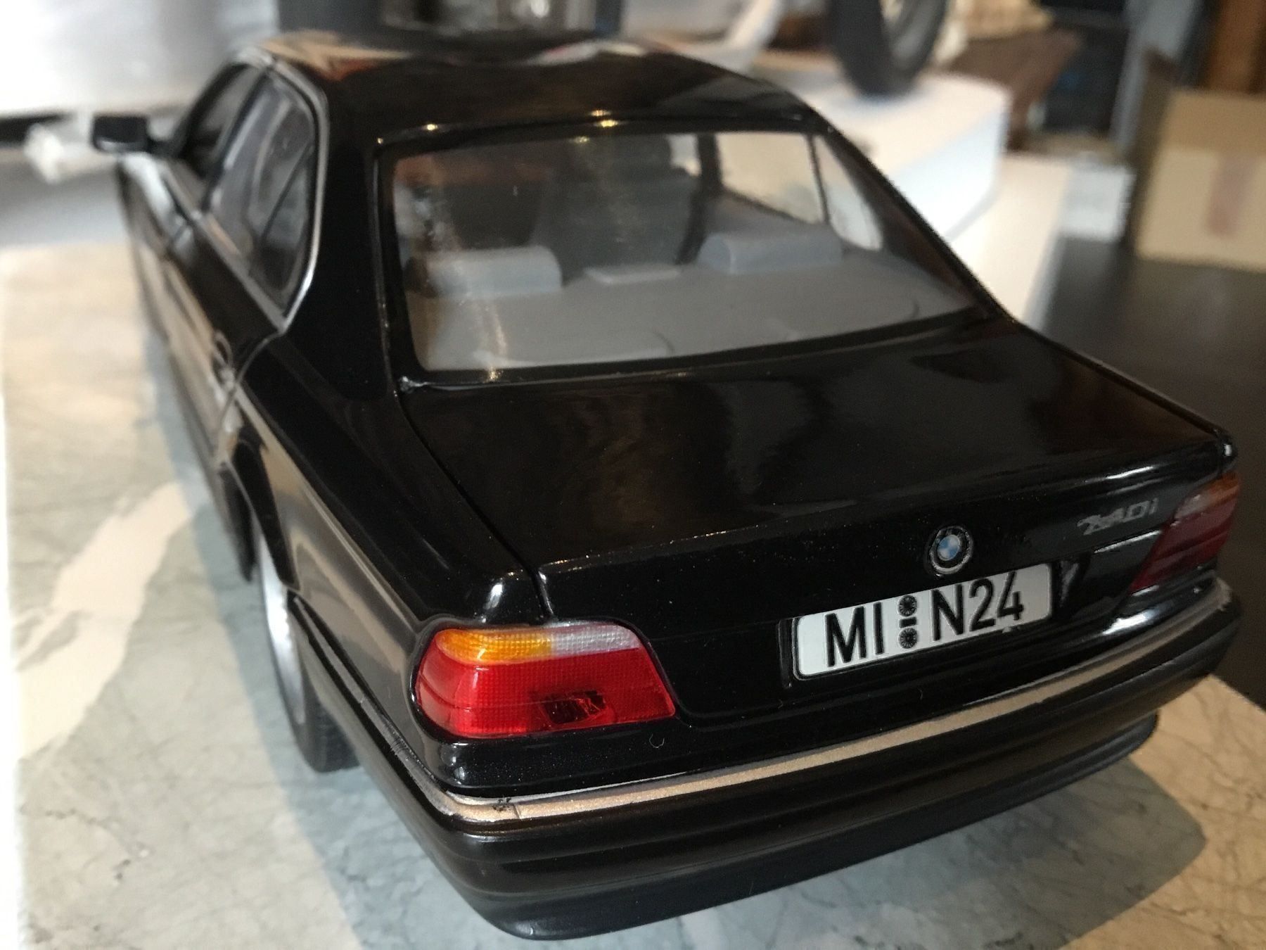 BMW Modellini d'auto: BMW 740 i im Massstab 1:24 – Nuovo e nell'imballaggio originale da Erlenbach im Simmental venduto da Model_box 3