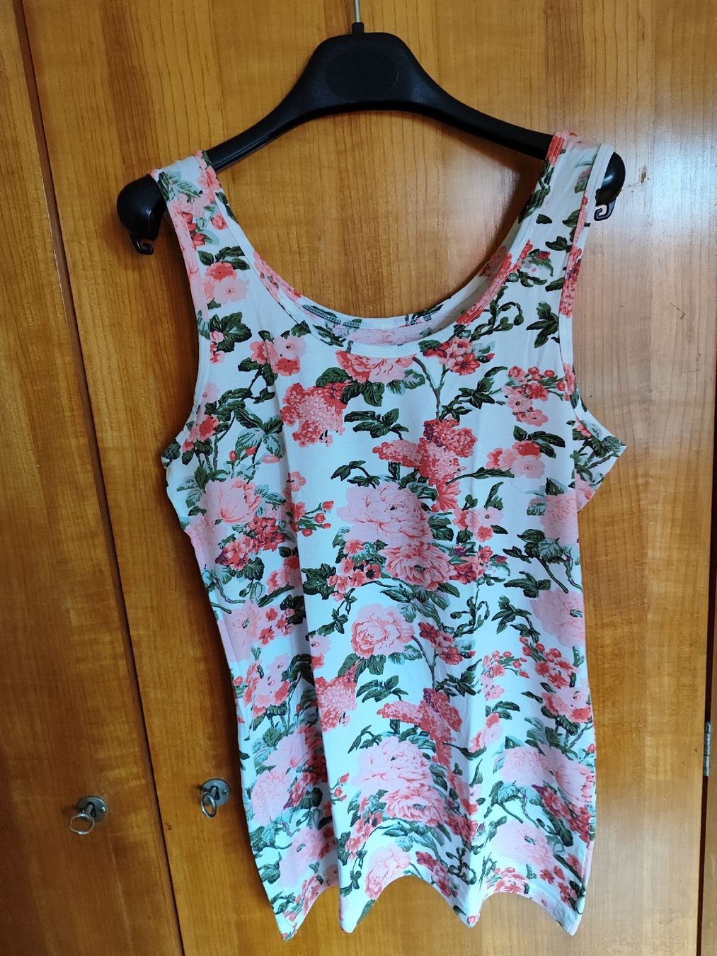 Top: Top, Blumemmuster, Versand in Brief – Usato da Madiswil venduto da marmotte63 2
