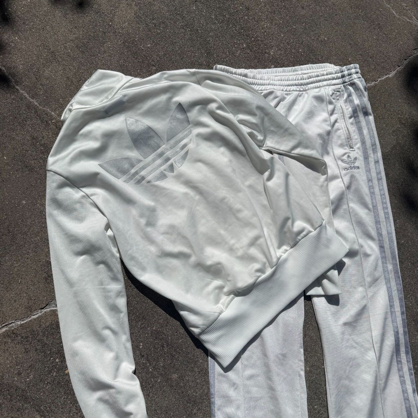 Adidas Completi & Tailleur: Adidas Firebird white Y2K track set – Usato da St. Gallen venduto da sourced_limited 3