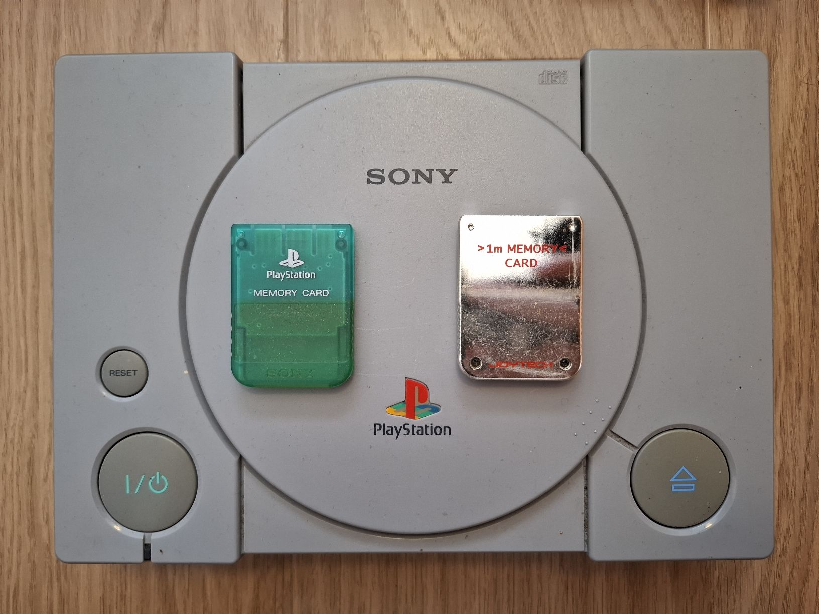 Sony Console: Functional PS1, 8 working games, 2 memory cards and adapter! – Usato da Riva San Vitale venduto da Stekri