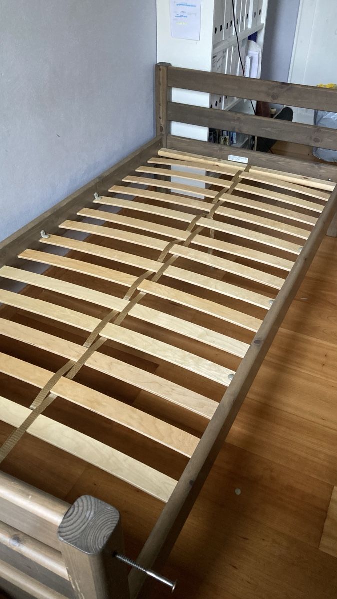 Letti: Lit FLEXA en bois massif 90x200 cm – Usato da Corcelles-Chavorn venduto da Pebble10