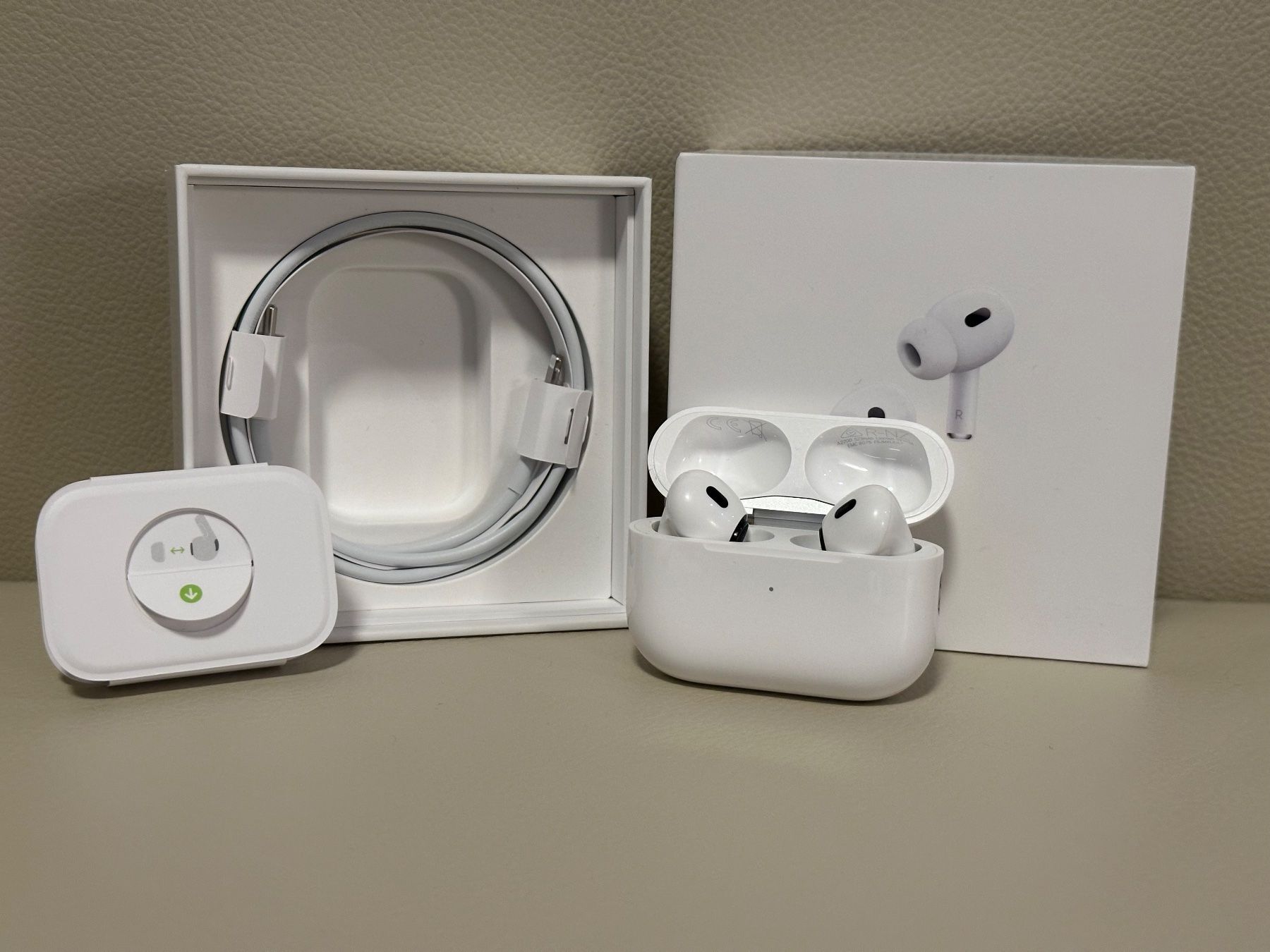 Apple Cuffie: Kopfhörer AirPods Pro 2nd Generation mit MagSafe Ladecase – Usato da Zürich venduto da boma.dr 5