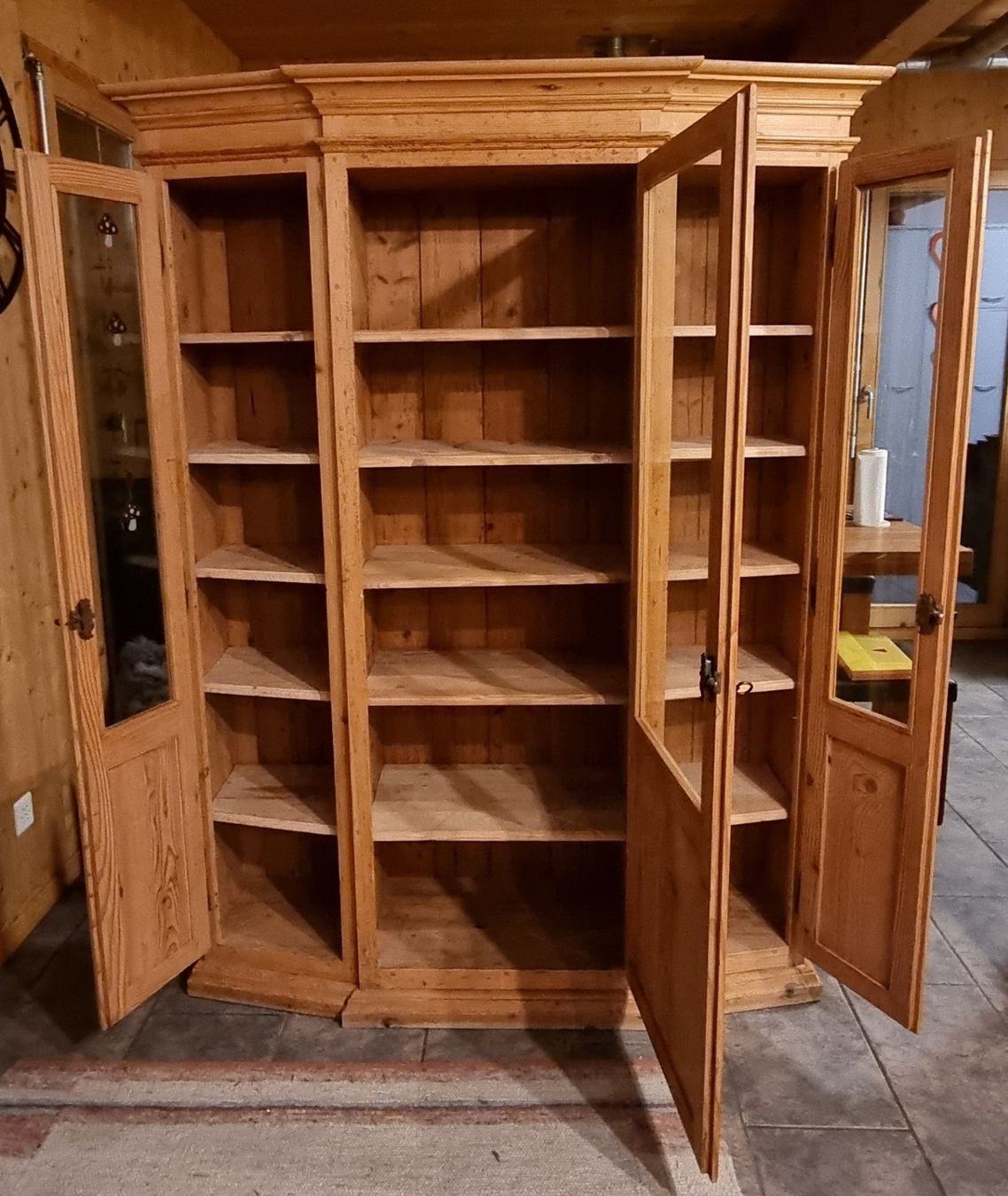 Vitrinen: Vitrine aus Altholz – Gebraucht aus Sils im Domleschg von simare 3