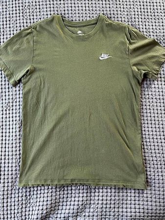 T-shirt Nike vert logo brodé taille S