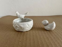 Vogel mit Schälchen und Entchen / Porzellan