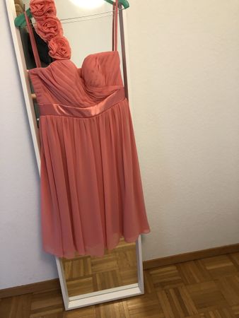 Schickes Kleid für Sommerparty