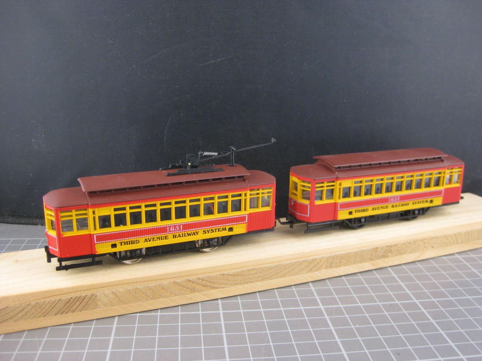 Mehano Modelleisenbahnen: Mehano Tram mit Anhänger – Gebraucht aus Malters von Marosko