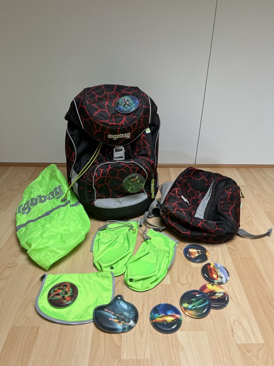 Ergobag Sacs & sacs à dos: Ergobag Schulthek Set mit viel Zubehör – D'occasion à Leuggern par salzen