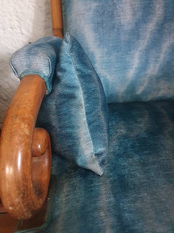 Sofas: Antikes 2er sofa – Gebraucht aus Olten von stritten 4