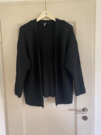Flauschige neue Strickjacke von Culture