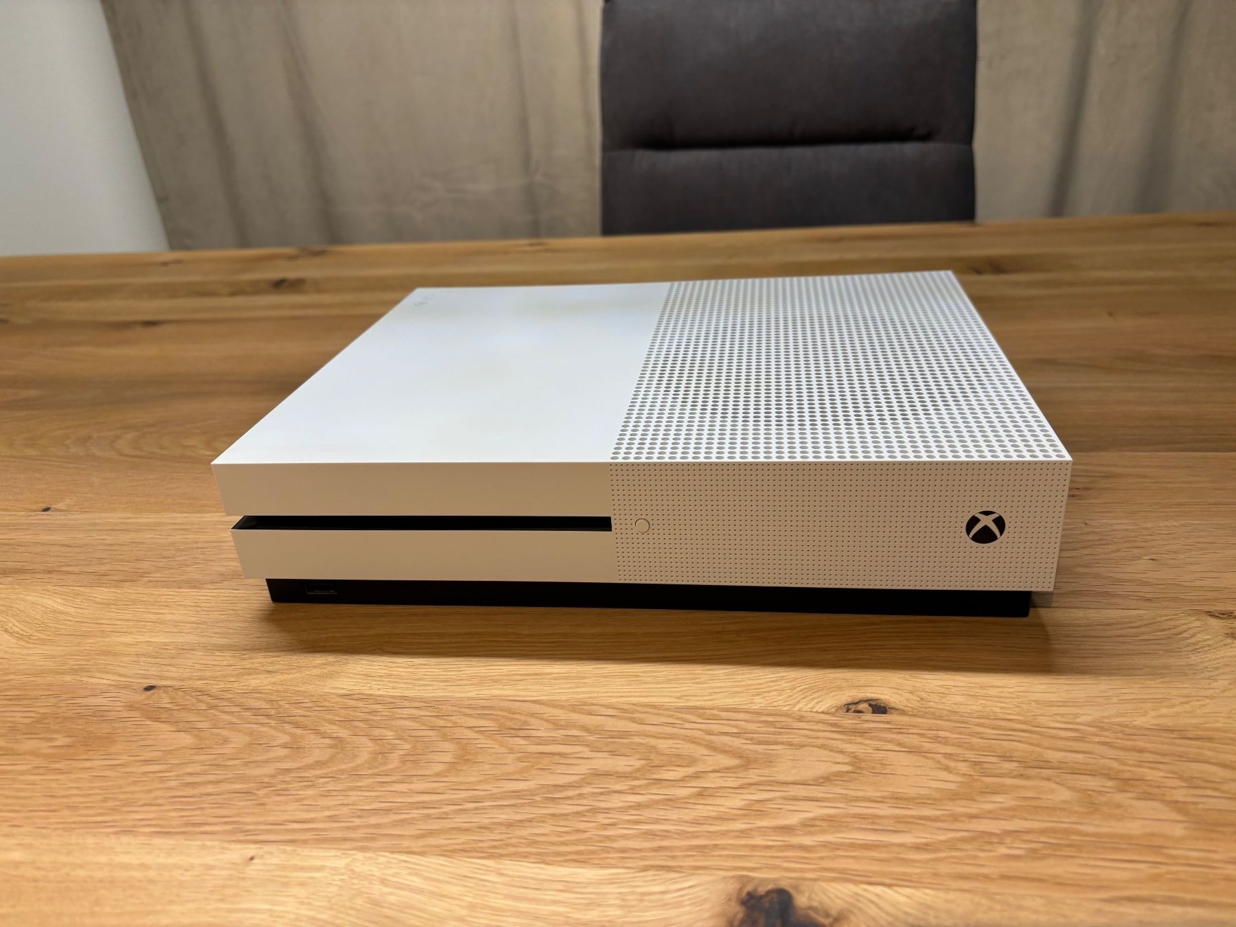 Microsoft Console: XBOX ONE S Disc Edition 1 Tb – Nuovo (secondo la descrizione) da Luzern venduto da Abovix 1