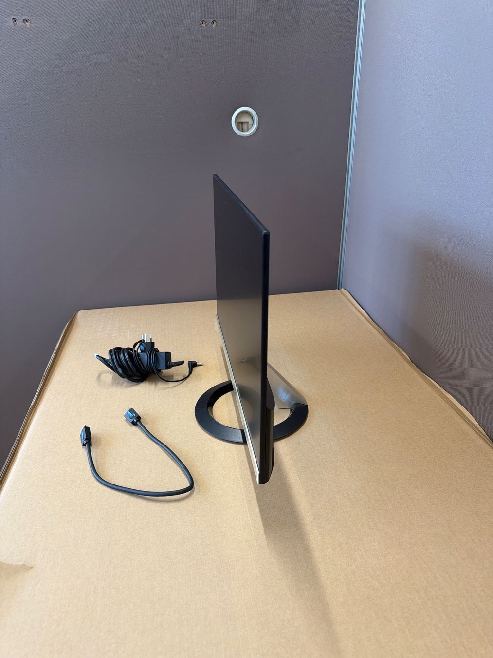 Asus Monitor: ASUS VZ249Q 23.8" Monitor – Usato da Dietlikon venduto da ComdatAG 2