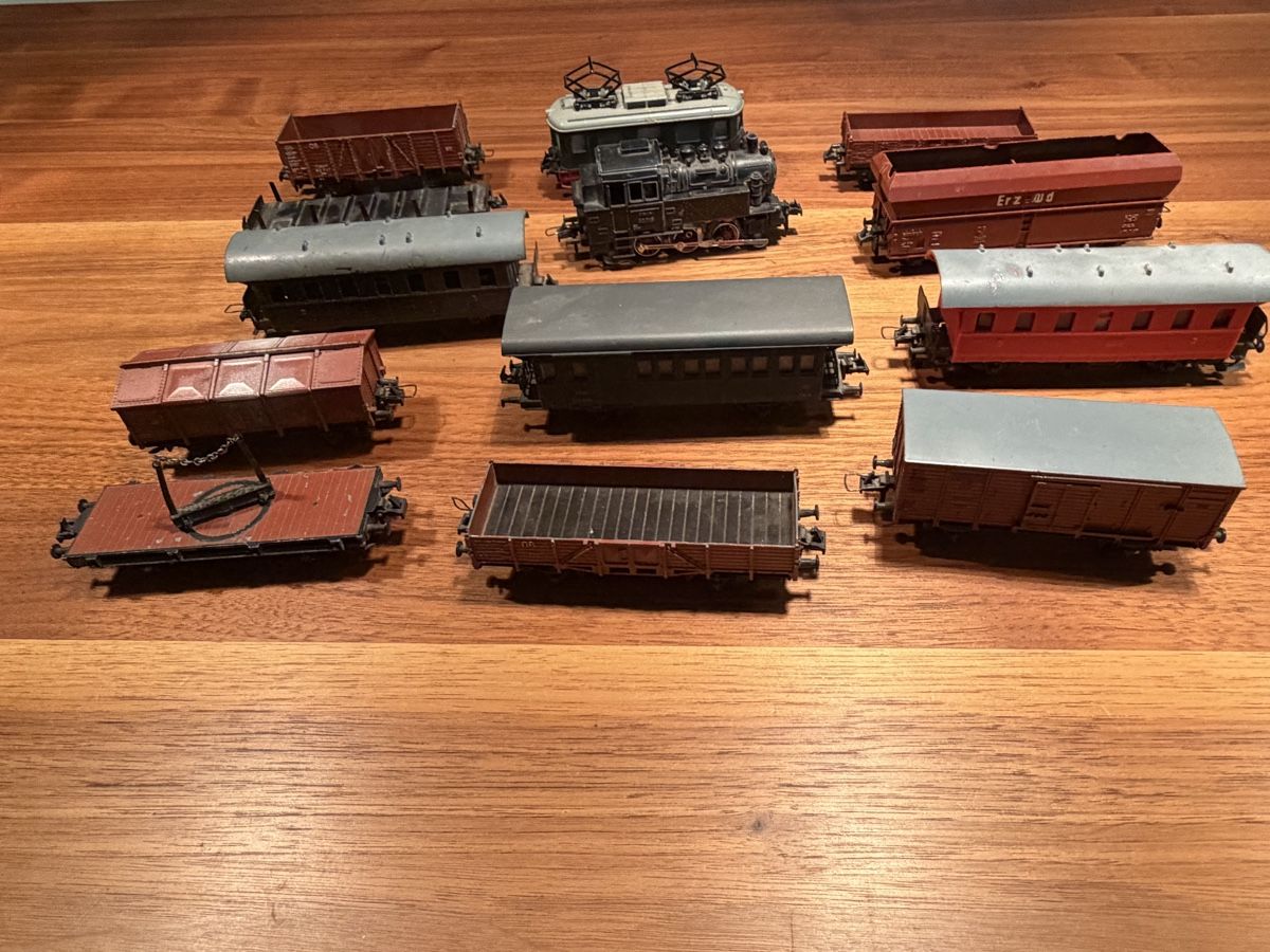 Trix Modellini di ferrovie: Modelleisenbahn Trix Express H0  – Usato da Basel venduto da Isavini
