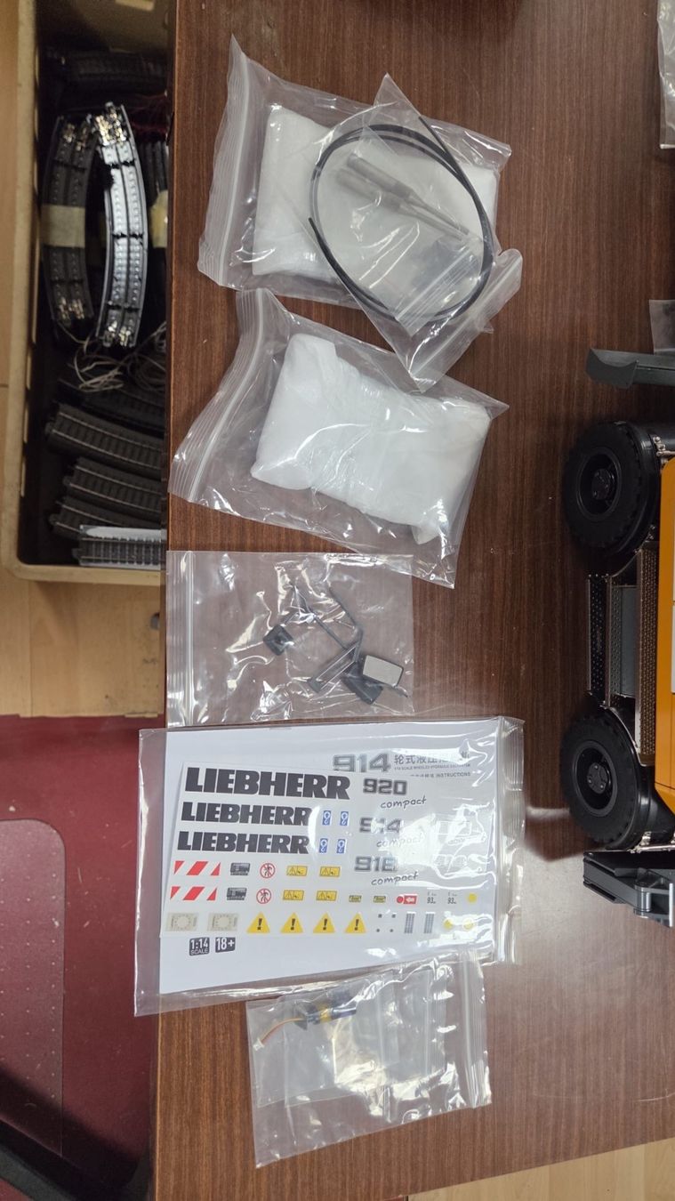 RC Kits de montage: Liebherr 918 au 1/14 – Neuf (Voir description) à Colombier NE par Fusilfass90 6