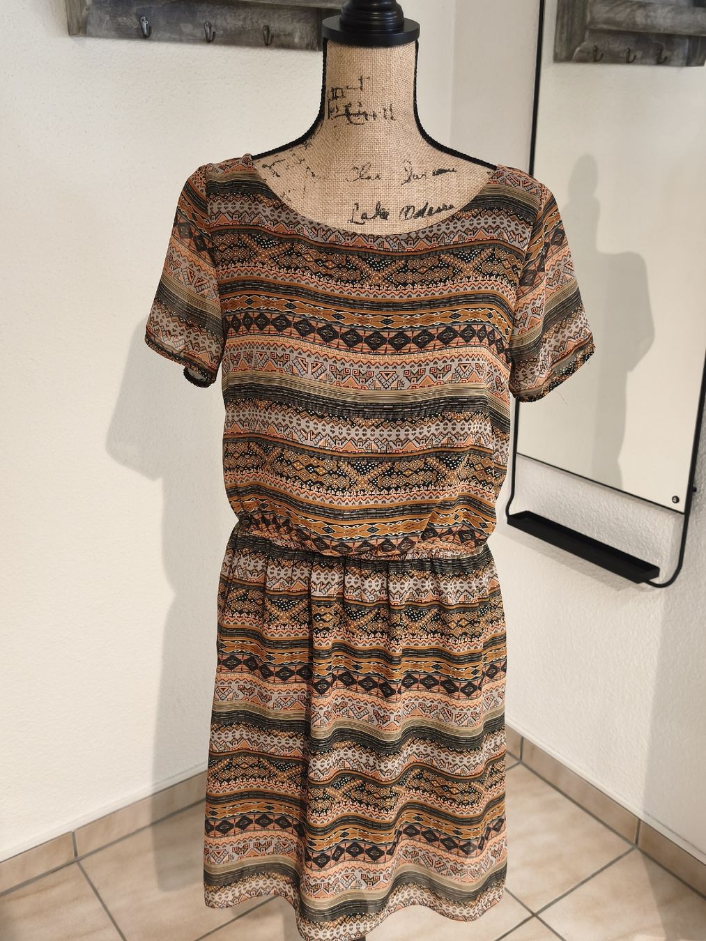 Pieces Kleider: Pieces Kleid gemustert Gr.L – Neu (gemäss Beschreibung) aus Emmetten von SecondhandSiska