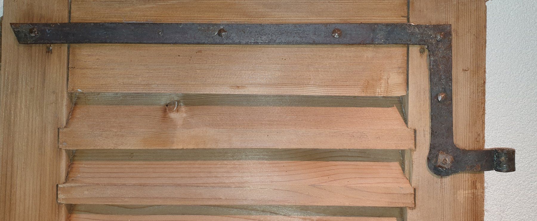 Tutte le decorazioni: Volets anciens (5) sablés pour décoration – Usato da Cernier venduto da Alpin19 4