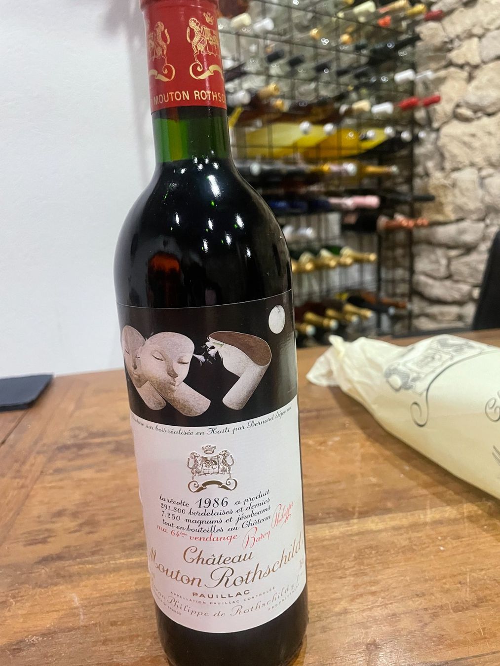 Mouton Rothschild Vino: Mouton-Rothschild 1986 – Nuovo e nell'imballaggio originale da Fahy venduto da gar_n8vm