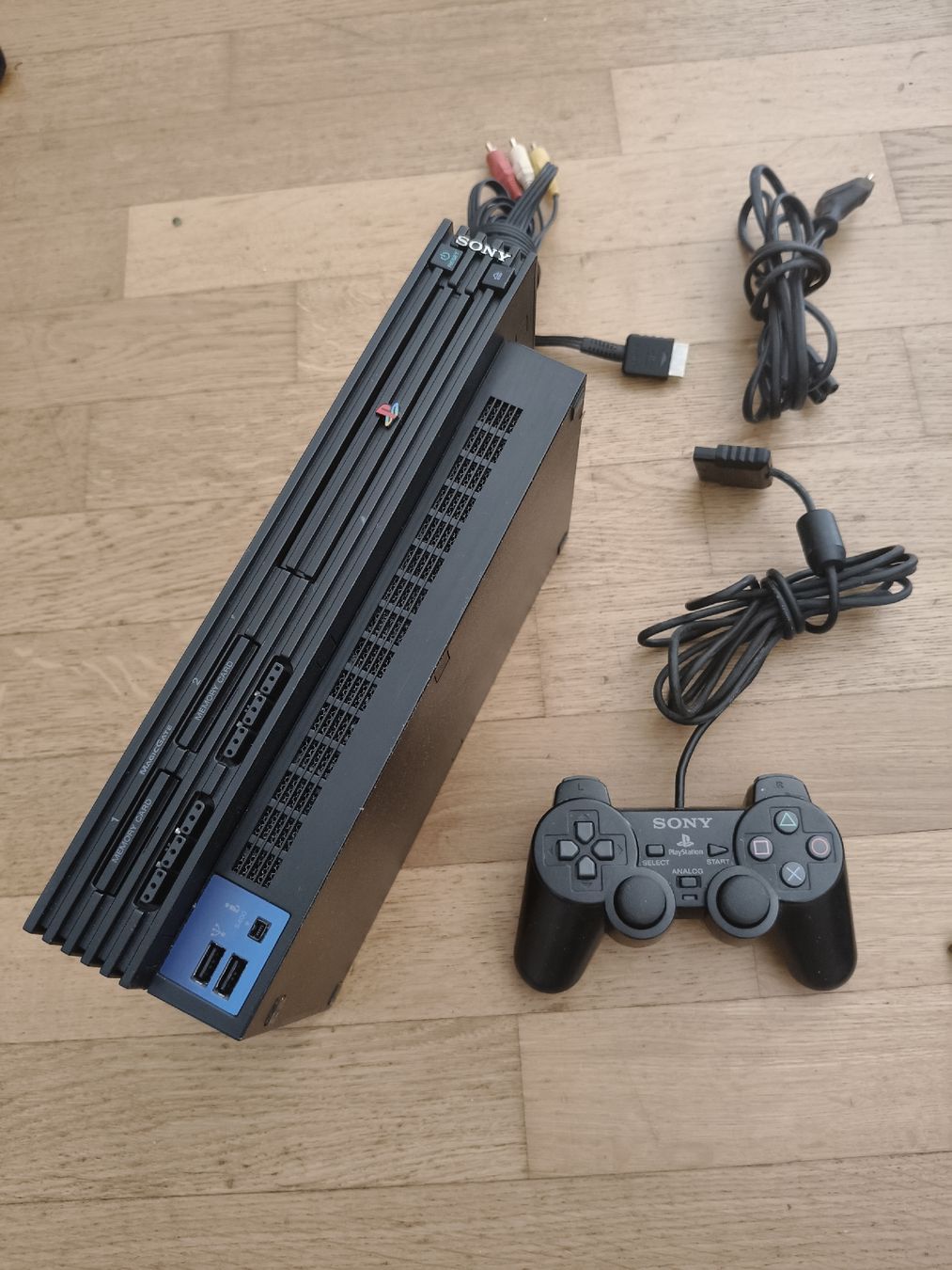 Sony Console: Sony PlayStation 2 Konsole SCPH-30003 mit Controller Top – Usato da Oensingen venduto da ece_8k7q 6