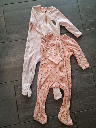 2er Pack Strampler/Pyjamas mit Füssen Gr. 86/92 