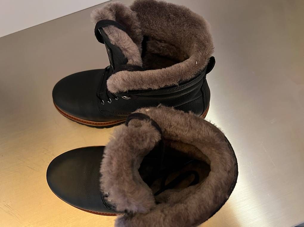 Scarpe da uomo: Lammfell Winterstiefel Herren Gr.42 schwarz – Usato da Engelberg venduto da Kale5 2