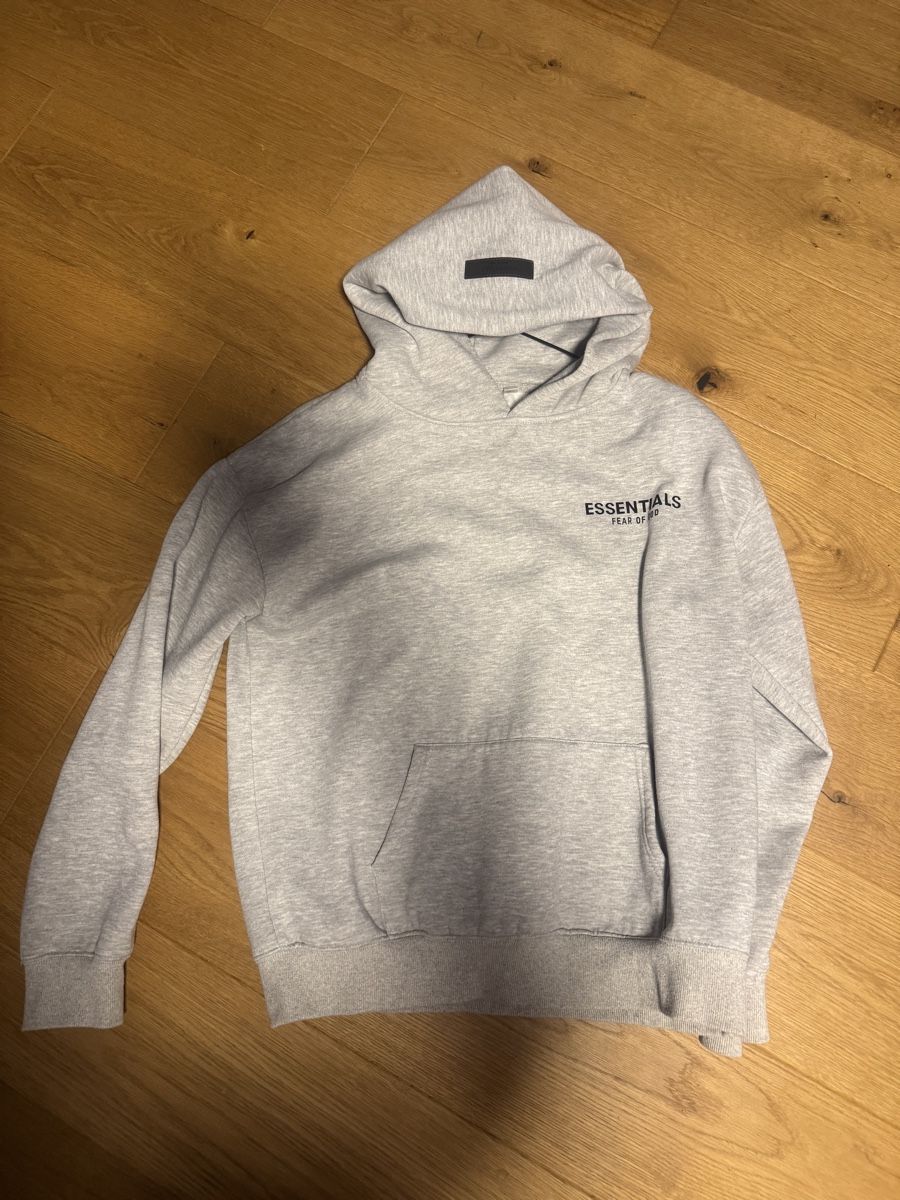 Maglioni & Felpe: Essential Hoodie – Usato da Uetikon am See venduto da Dariusstasys 1