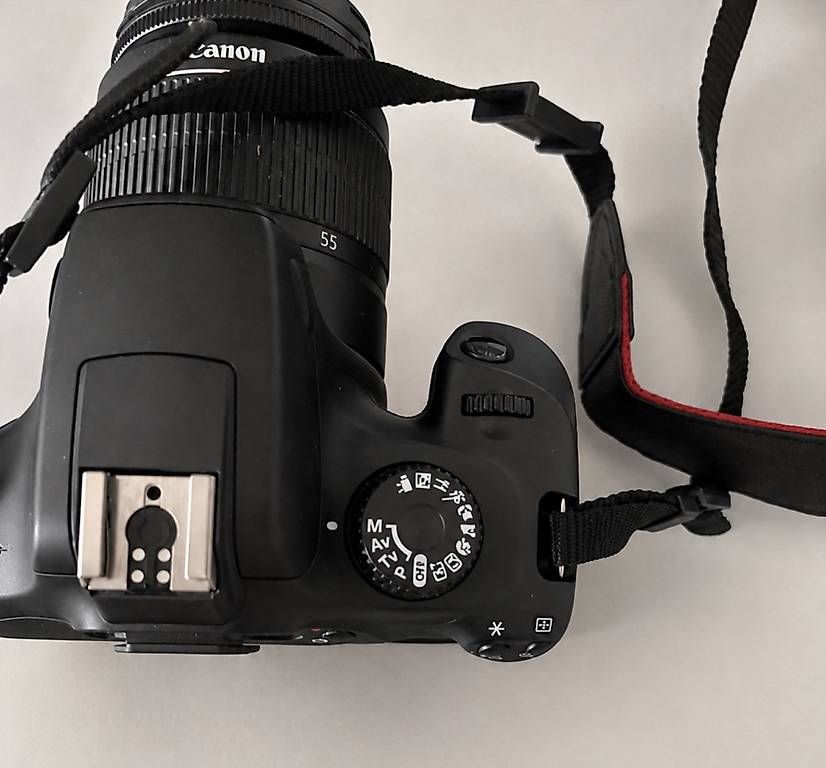 Canon Kamera: Canon EOS 4000D + objectif 18-55 mm + chargeur – Gebraucht aus Orbe von tom_q2vy 2