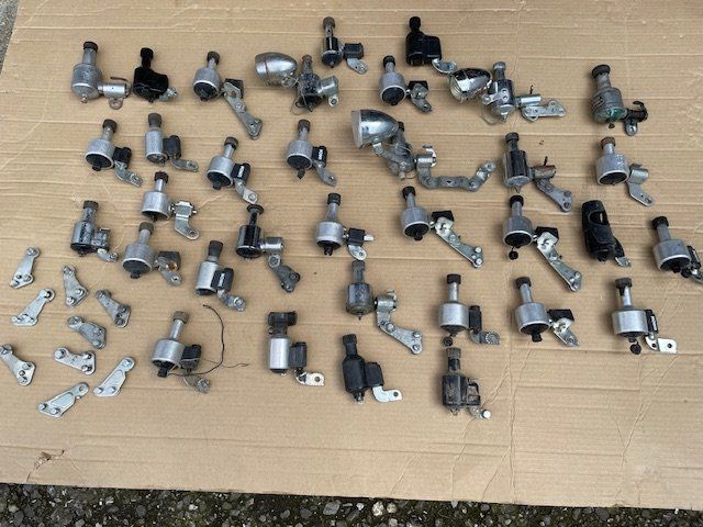 Pezzi di ricambio: 1 lot de dynamo vélo vintage – Usato da Ursy venduto da DK8