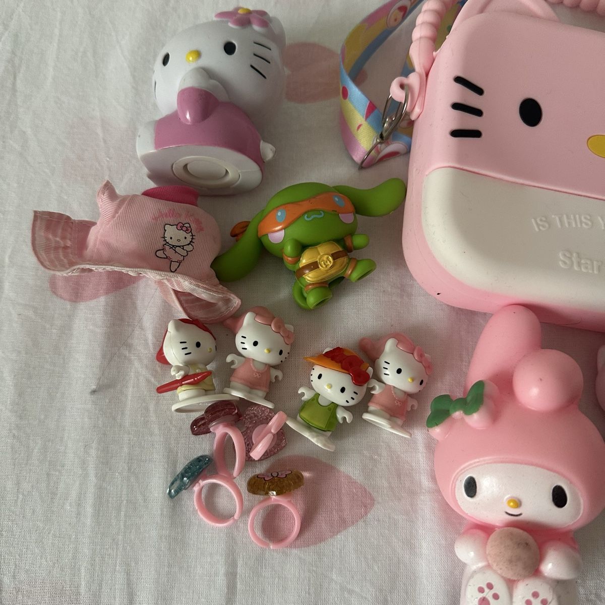 Hello Kitty Giocattoli: Hello Kitty Set Figures, boxes and accessories diverse  – Usato da Givisiez venduto da dor_xb9k 1