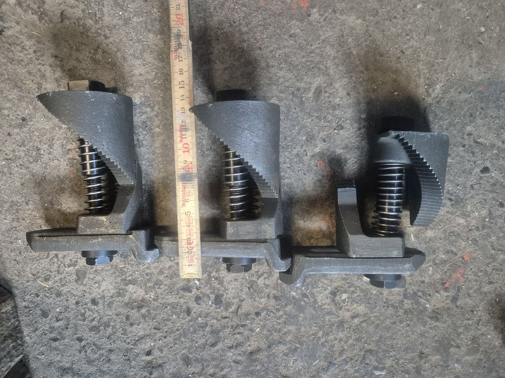 Tutti gli attrezzi: Spannvorrichtungen, Verriegelung - Set – Usato da Röthenbach i. E. venduto da 3538ScaniaR420 4