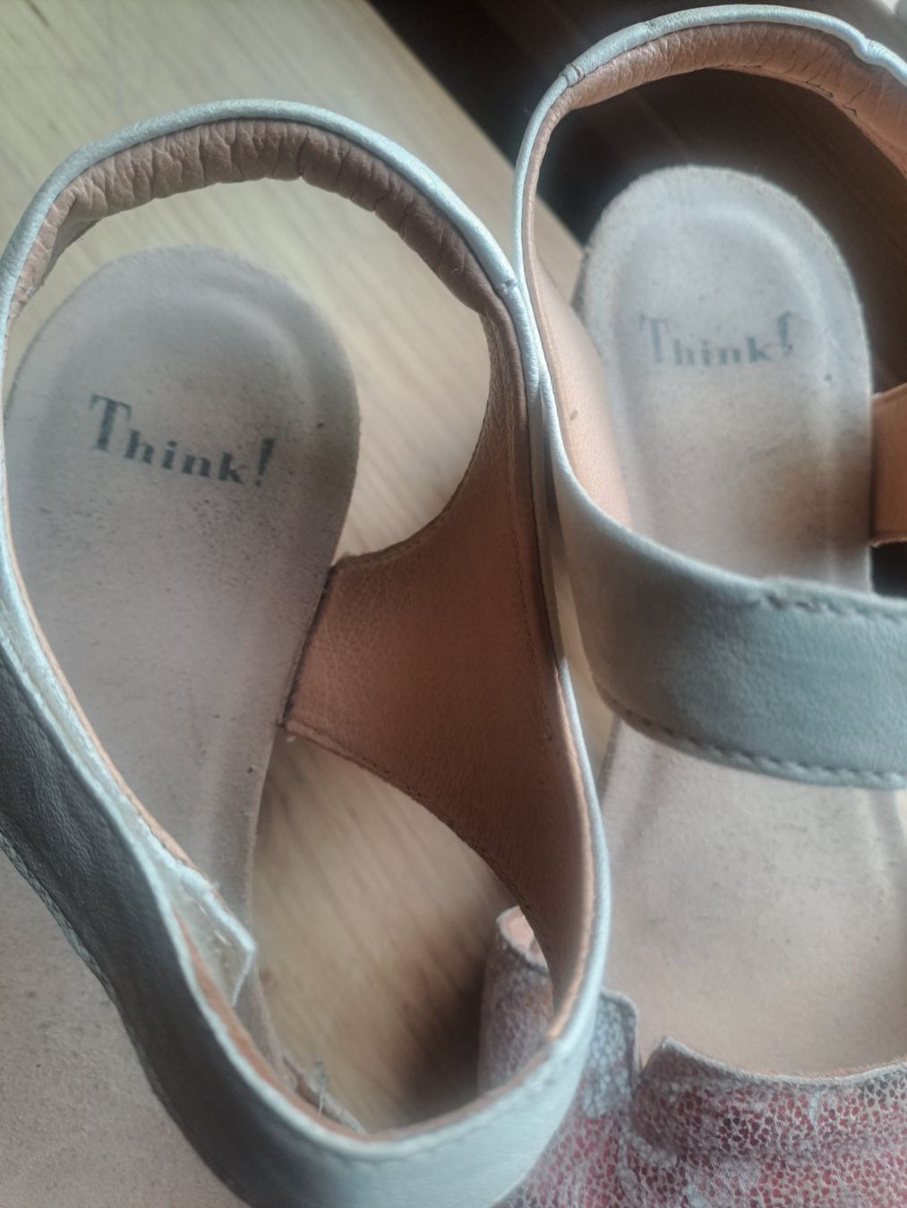 Think Chaussures femmes: Think Sandaletten Gr.40 – D'occasion à Emdthal par kasira 1