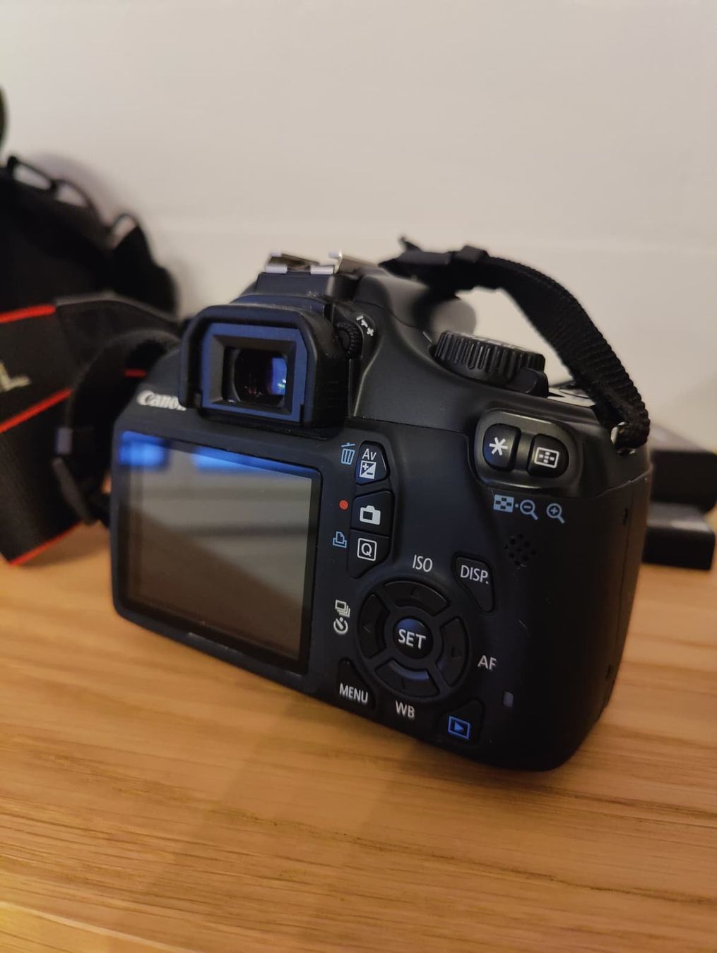 Canon Fotocamera: CANON EOS 1100D Komplett,  Perfektes Anfänger-Kit! – Usato da Hünenberg See venduto da robelget 5
