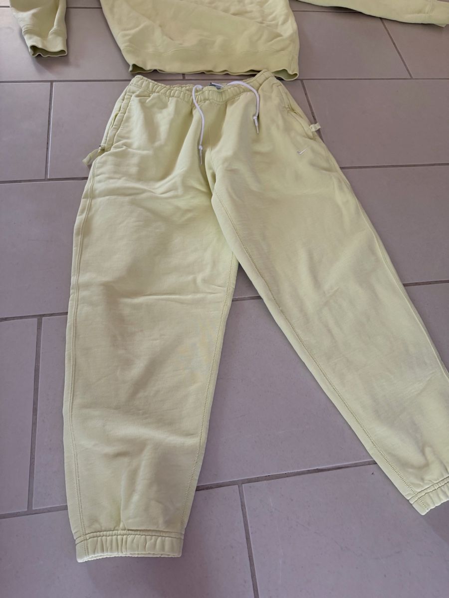 Nike Kleiderpakete: Nike Trainingsanzug Set hellgelb Groesse M  – Gebraucht aus Bassersdorf von Sandy456 1