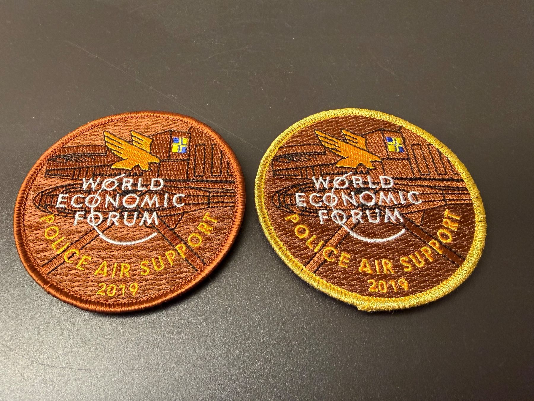 Schweizer Armee Placchette & Badge: Set WEF Badge 2019: Police Air Support - Schweizer Luftwaffe – Nuovo (secondo la descrizione) da Brütten venduto da Hst1