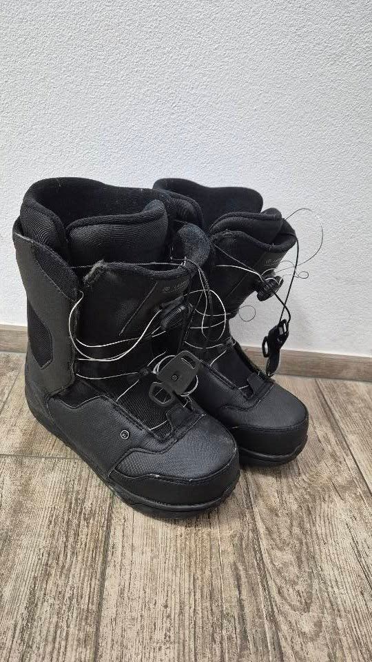 Scarpe da donna: Snowboard boots 38 – Usato da Poschiavo venduto da mate23