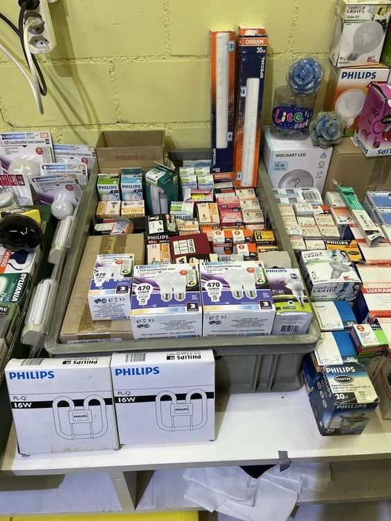 Lampes: Diverse Leuchtmittel-Sammlung: Philips, Osram, Sylvania! 54 – Neuf avec emballage d'origine à Menzingen par cyso 4