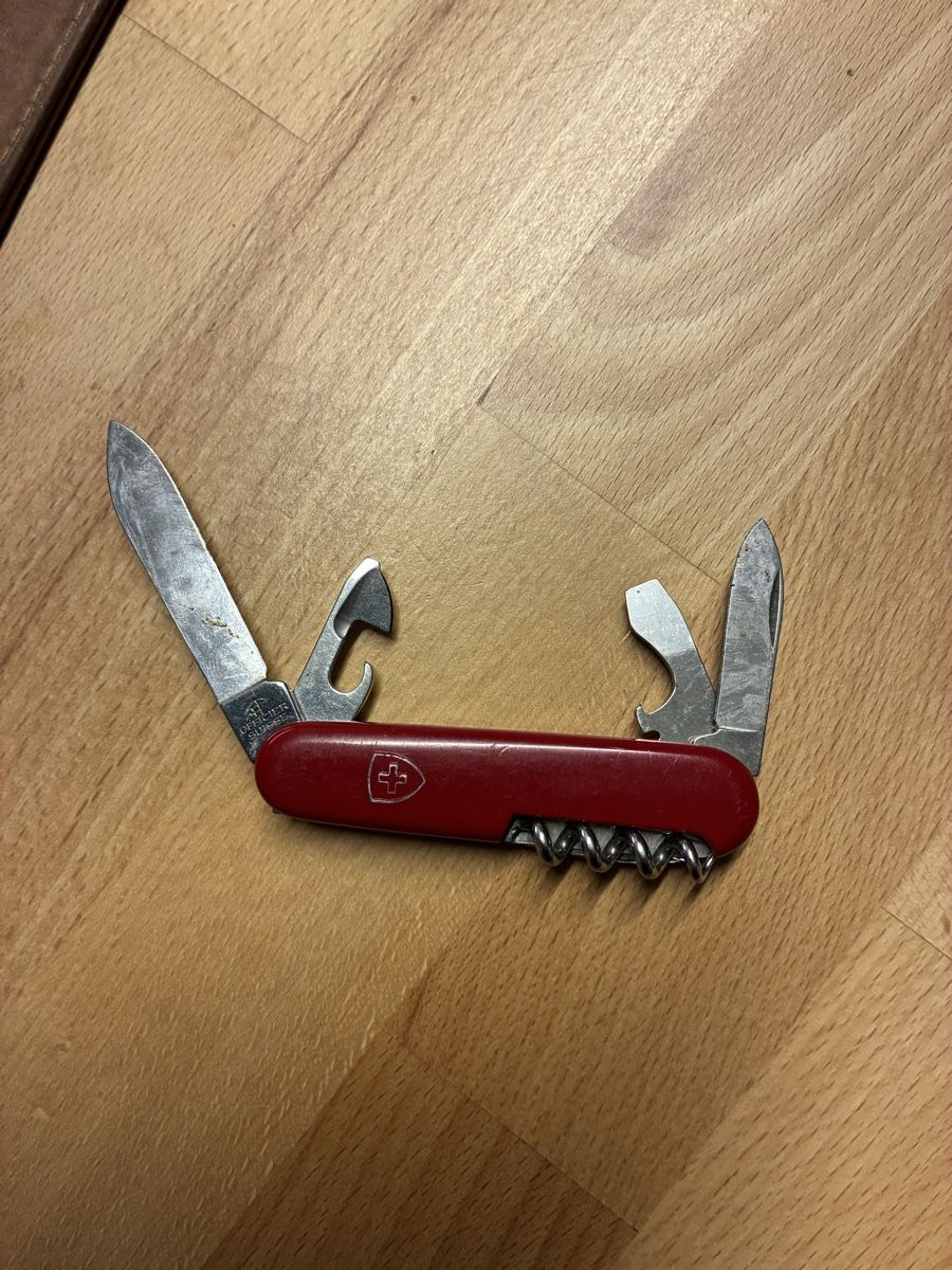 Victorinox Coltelli tascabile: Couteau de poche  – Usato da Les Bayards venduto da Mutz51 1