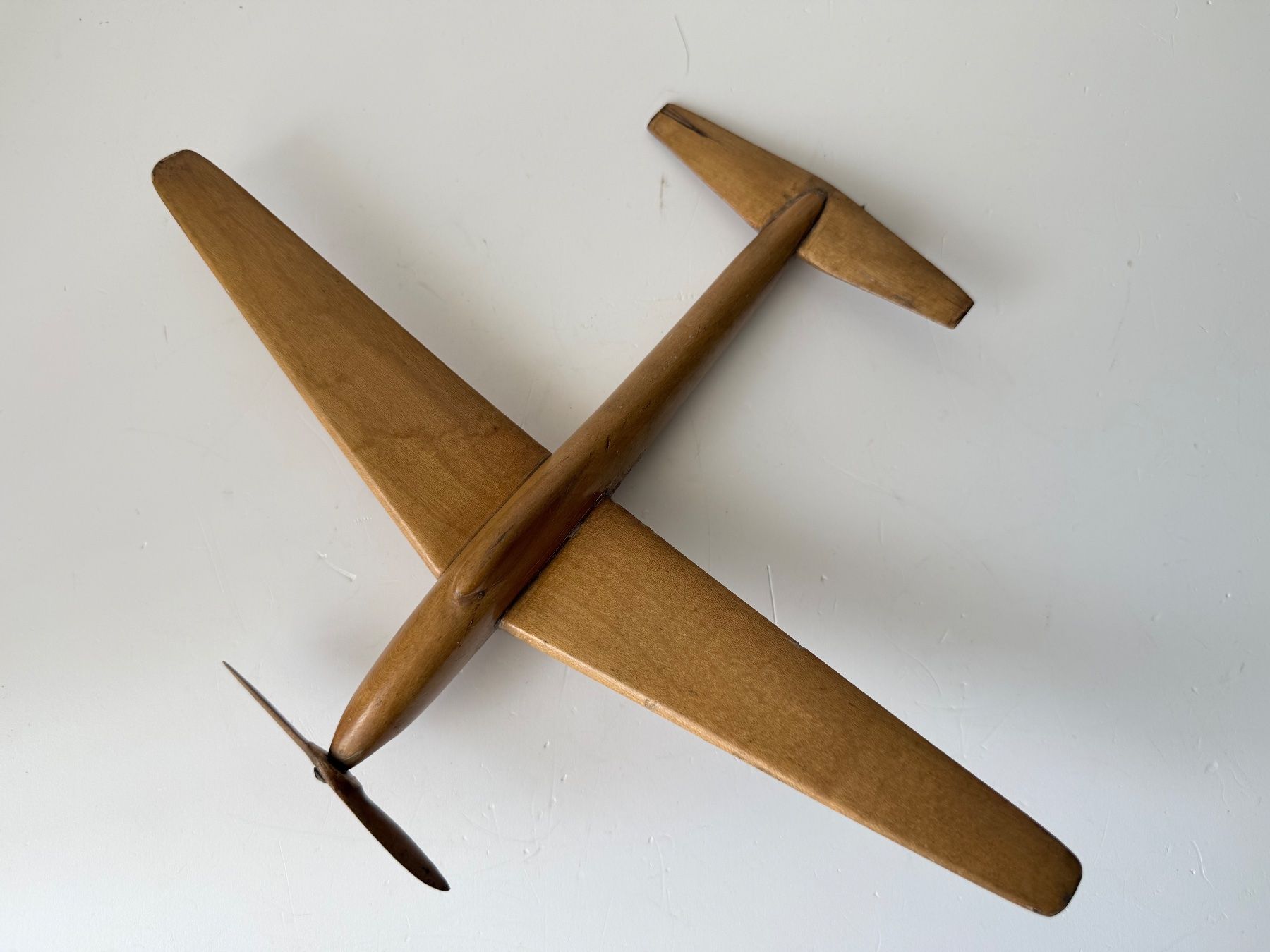 Kits de montage: Altes Flugzeugmodell aus Holz – D'occasion à Zwingen par moje1 5