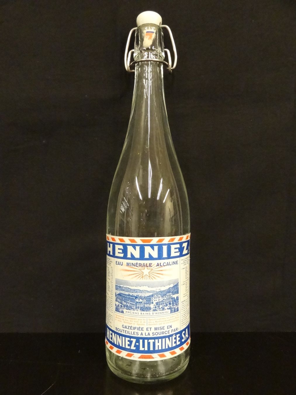 Gläser, Krüge & Flaschen: alte Mineralwasser Flasche HENNIEZ LITHINÉE – Gebraucht aus Kerzers von Flaschenposten