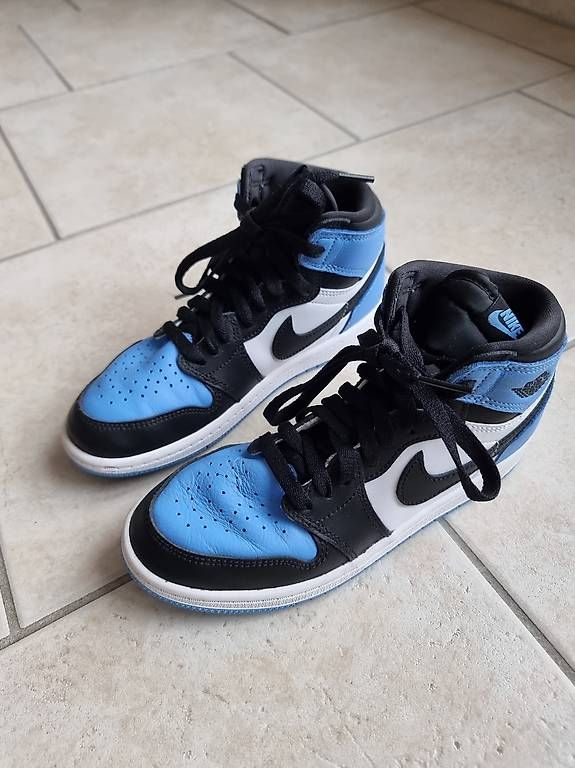 Scarpe da uomo: Nike air Jordan- pointure 35 – Usato da Penthalaz venduto da lau_y9c2 1