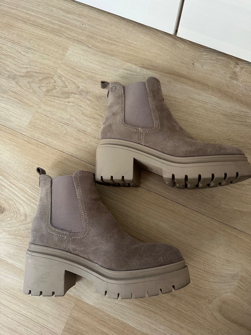 Tamaris Damenschuhe: Plateaustiefelette von Tamaris – Gebraucht aus Einsiedeln von bet_6nlq 8