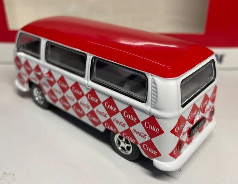 Volkswagen Modellini d'auto: VW Campervan Coca Cola "Diamond" Metallmodell 1/43 – Nuovo e nell'imballaggio originale da Hochfelden venduto da aviatikboerse_top 1