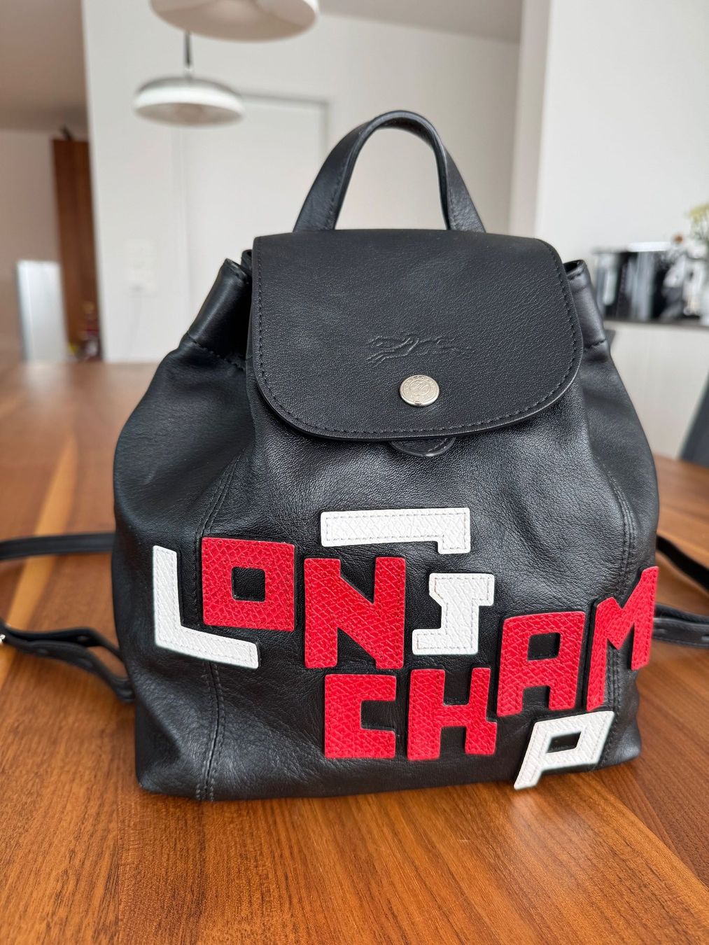 Zaini: Longchamp Leder Rucksack Logo Patch Limited – Usato da Cham venduto da Maya.B.