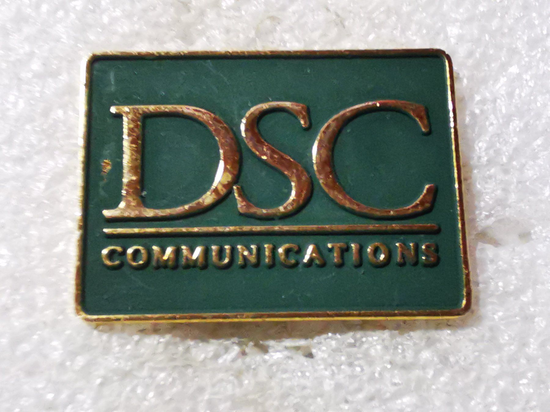Placchette & Badge: Ansteckpin 94: DSC Communications – Usato da Oppligen venduto da Pin-Fall-Shop