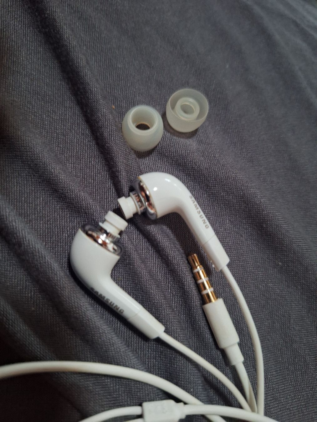 Samsung Casques audio: Écouteurs Samsung blancs utilisés – D'occasion à Crans VD par Yobia8 2