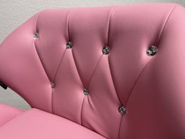 Rosa Stuhl – Kunstleder mit Strasssteinen – Wie neu