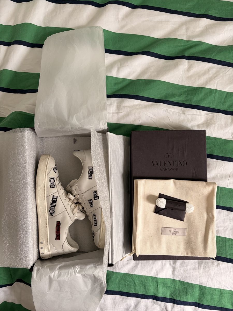 Valentino Herrenschuhe: Valentino Designer Schuhe mit Patches und Rockstud-Elementen – Gebraucht aus Zürich von jav_sxn2