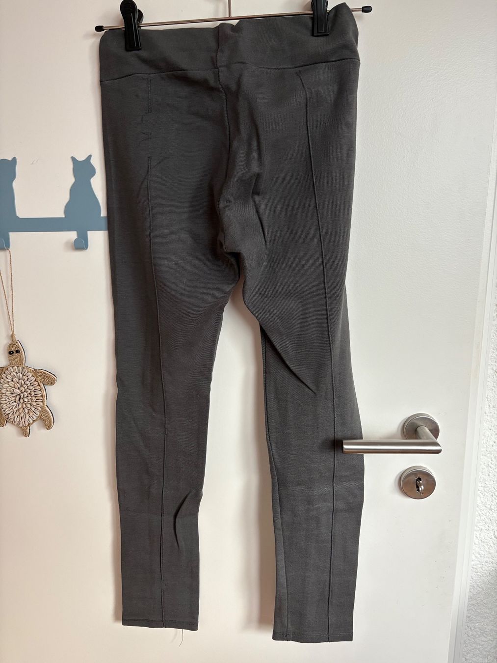 Leggings: Leggings gris foncé – Usato da Lausanne venduto da milou201619 4