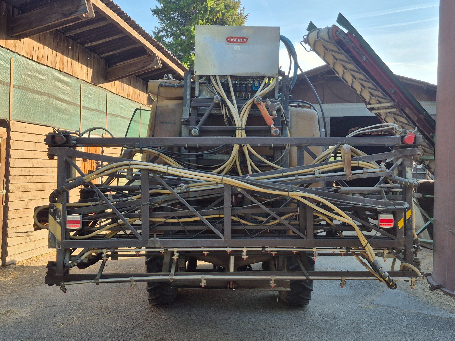 Tutte le macchine: Feldspritze Fischer 18 Meter – Usato da Mühledorf SO venduto da Ruefenacht01 1